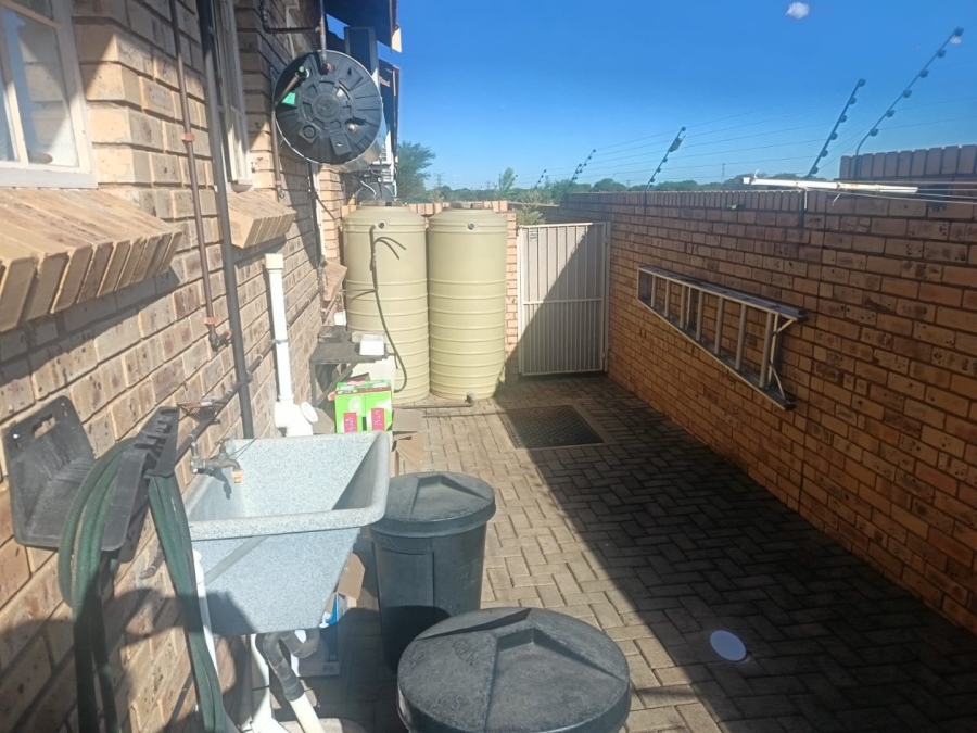 2 Bedroom Property for Sale in Minerva Gardens Northern Cape